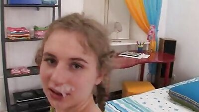 Sexy tienervriendin wordt gefilmd terwijl ze soft erotische filmpjes haar man pijpt