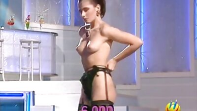 Russisch meisje probeert iets nieuws te poseren gratis erotische filmpjes zonder kleren voor de camera