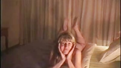 Een meid met tepeltattoos krijgt soft erotische filmpjes een lul in haar natte en sexy lichaam