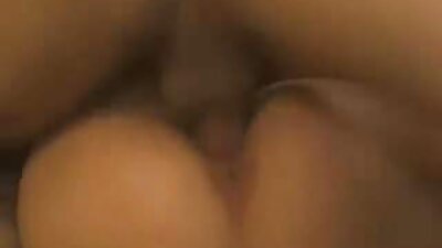 Twee hete meiden erotische film porno kussen elkaar en zij kussen de man ook