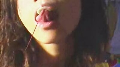 Een magere Euro-meid krijgt erotische film met verhaal sperma van dichtbij in haar mond